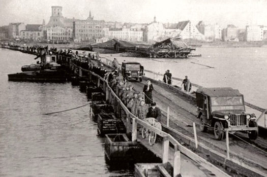 Временный мост через Даугаву. Октябрь 1944 г.