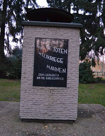 г. Мюнхеберг. Памятник немецким воинам, погибшим во время Второй мировой войны.