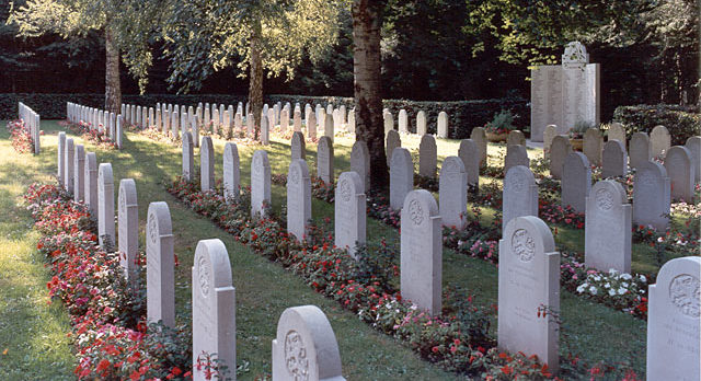 Общий вид воинского кладбища. 