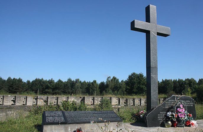 п. Наумовичи, Гродненского р-на. Памятник на месте расстрела мирных жителей.