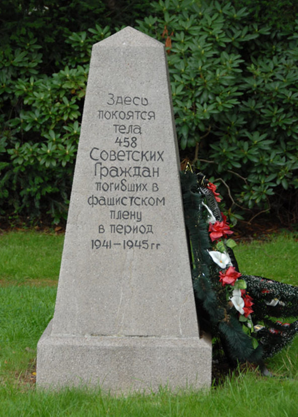 г. Хамм. Памятник, установленный на братской могиле, в которой похоронено 458 советских воинов.