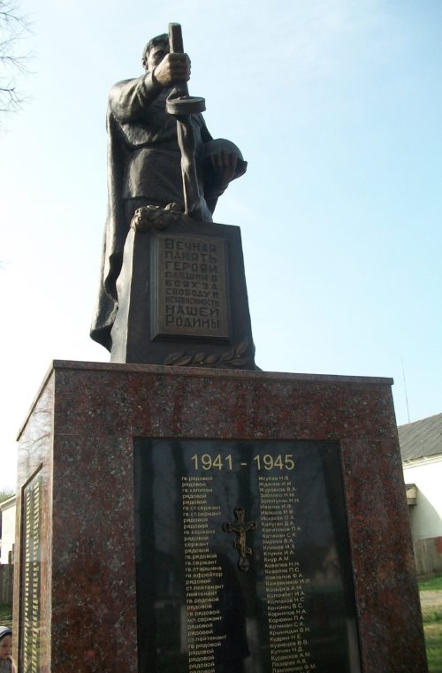 д. Путришки Гродненского р-на. Памятник, установленный в 1958 году на братской могиле, в которой похоронено 134 воина, погибших в июне 1944 г. при освобождении деревни и ближайших населённых пунктов.