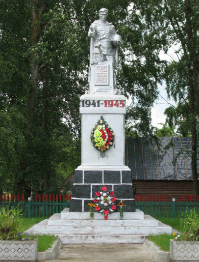 д. Рыбница Гродненского р-на. Братская могила, где захоронено 28 советских воинов, из них 26 неизвестных. 