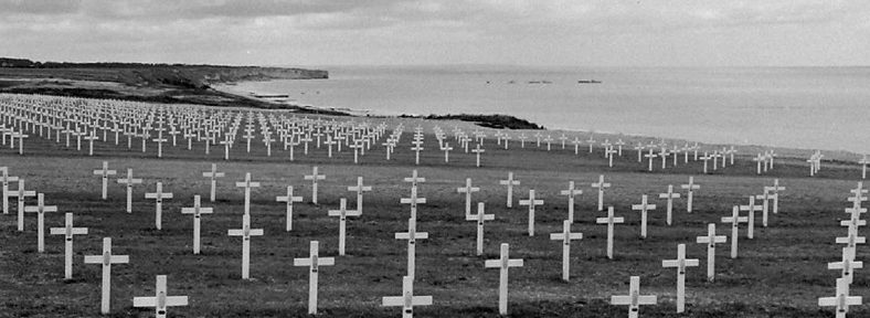 Кладбище союзников, после неудачной высадки десанта в Дог-Грим. 1944 г.