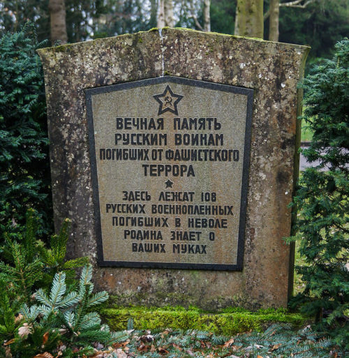 г. Фленсбург. Памятник на братской могиле, в которой похоронено 108 советских военнопленных.