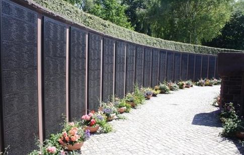 Коммуна Хайкендорф. Мемориал немецким подводникам, погибшим в обеих мировых войнах.