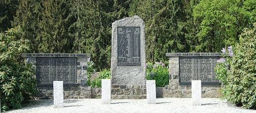 Коммуна Хольм. Памятник землякам, погибшим в обеих мировых войнах. 