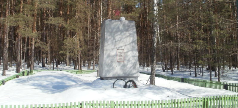 Рогачевский р-н. Братская могила на дороге Рогачёв-Слобода.