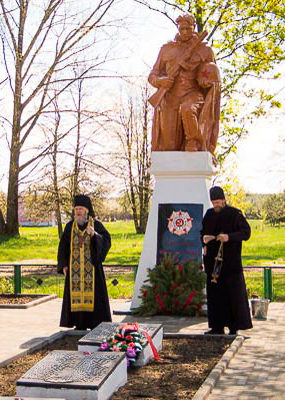 а.г. Боровики Светлогорского р-на. Памятник на братской могиле. 