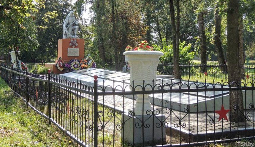а.г. Козловка Светлогорского р-на. Памятник погибшим землякам. 