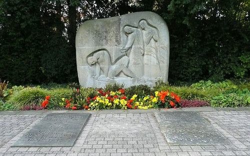 г. Бад-Дюркхайм. Памятник землякам, погибшим во время обеих мировых войн. 