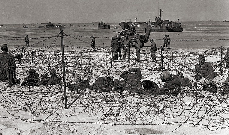Немецкие пленные на пляже Юта.