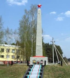 п. Гезгалы Дятловского р-на. Памятник землякам, установленный в 1984 году.