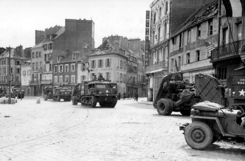 Американские войска в городе. Июнь 1944 г.