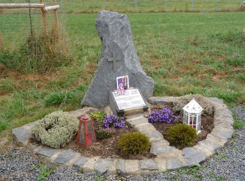 г. Даун р-н Ренген. Памятник на месте гибели самолета союзников «Halifax JD375» 31 июля 1943 года.