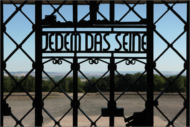 Надпись на главных воротах концлагеря «Каждому своё».