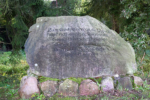 г. Берген-Бельзен. Мемориал «Rampe Bergen», установленный на железнодорожном вокзале Бергена, где в 1943-1945 годах в товарных вагонах прибыли десять тысяч человек в концлагерь Берген-Бельзен.