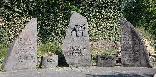 Коммуна Кирхзар. Памятник землякам, погибшим во время обеих мировых войн.