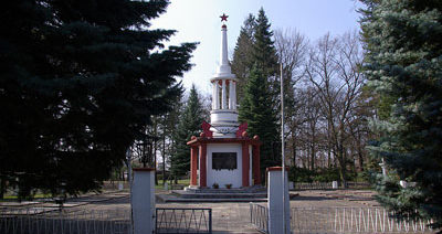 г. Фюрстенберг. Памятник, установленный на братской могиле, в которой похоронен 131 советский воин. 