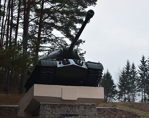Памятник-танк ИС-3 на мемориале.