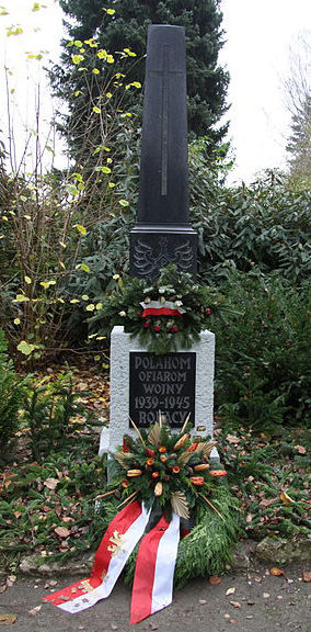 г. Брауншвейг. Памятник, установленный на братской могиле, в которой похоронен 351 польский подневольный рабочий.