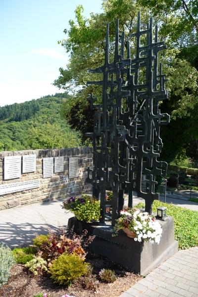 г. Мандершайд. Памятник землякам, погибшим во время Второй мировой войны.