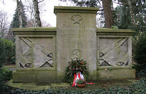 г. Брауншвейг. Памятник, установленный на братской могиле, в которой похоронено 833 советских подневольных рабочих.