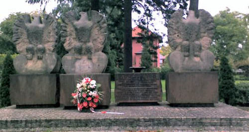 г. Хоэн-Нойендорф. Памятник польской 1-й армии.