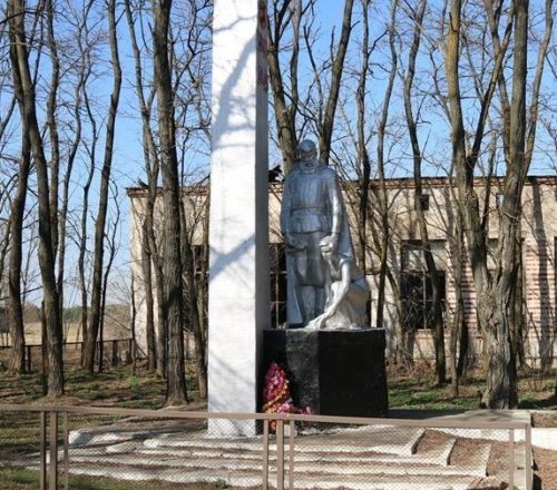 д. Борщевка Хойникского р-на. Памятник в зоне отчуждения советским воинам, погибшим в годы войны.