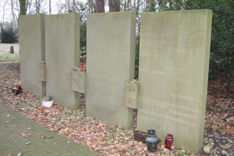 д. Версен. Памятник на месте концлагеря Versen (Emslandlager IX), где погибло 297 жертв.
