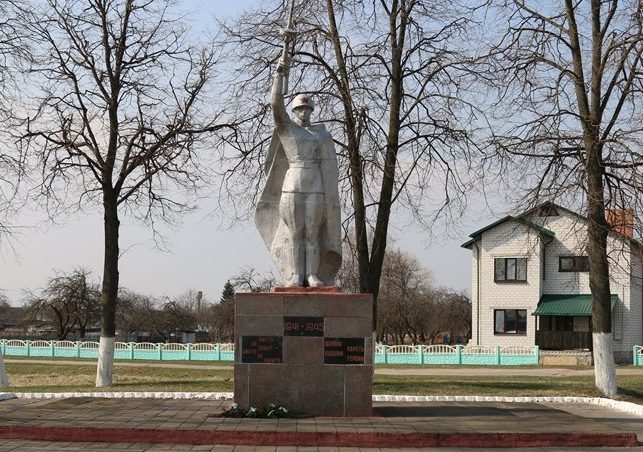 д. Борщевка Хойникского р-на. Памятник в зоне отчуждения, погибшим в годы войны.