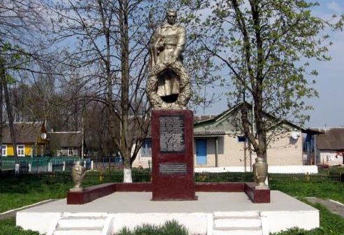 д. Засетье Дятловского р-на. Памятник, установленный в 1967 году в память о 22 земляках, не вернувшимся с войны.