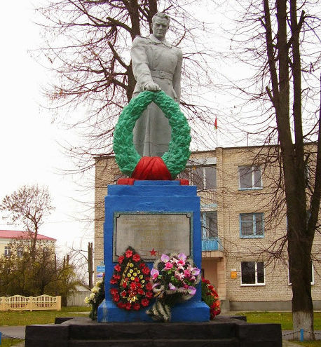 д. Желудок Щучинского р-на. Памятник, установленный на братской могиле, в которой похоронено 65 советских воинов. 