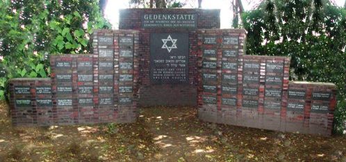 г. Витмунд. Мемориал в память о 50 погибших евреях.