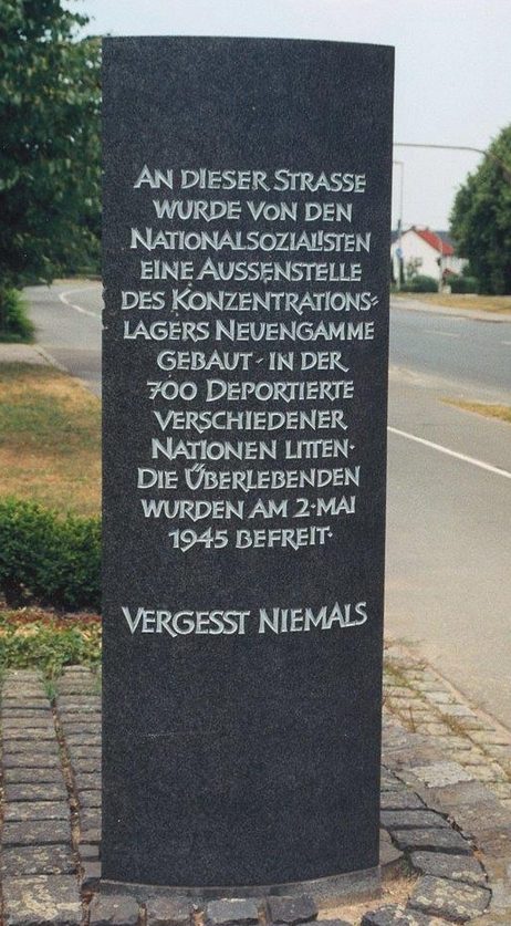 г. Вольфсбург. Памятный знак на месте Лагердского концлагеря, в котором содержалось 800 заключенных, занятых производством ракет V1.