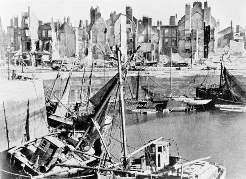Порт после освобождения Дюнкерка. Май 1945 г.