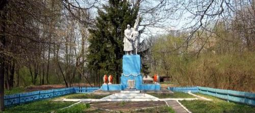 д. Ногородовичи Дятловского р-на. Памятник, установленный в 1967 году в память о 36 земляках, не вернувшимся с войны.