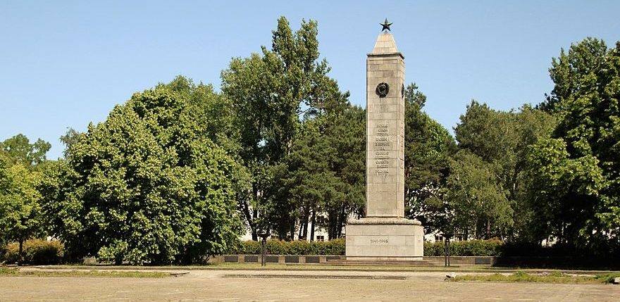 г. Эйзенхюттенштадт. Памятник на советском военном кладбище. 