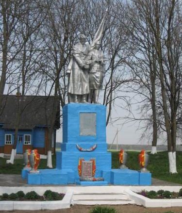д. Погири Дятловского р-на. Памятник, установленный в 1967 году в память о 37 земляках, не вернувшимся с войны.