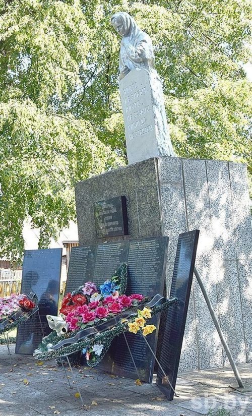 д. Глушковичи Лельчицкого р-на. Памятник погибшим односельчанам.
