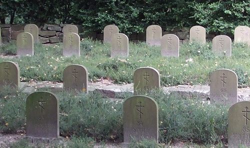 д. Гельмигаузен. Братские могилы, в которых захоронено 107 советских военнопленных.