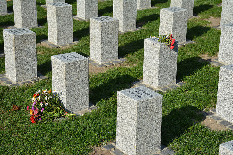 г. Зевен. Мемориал погибшим землякам, погибшим во время Второй мировой войны.