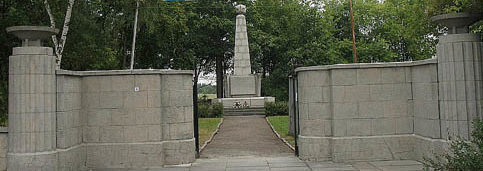 г. Гёрлиц. Памятник, установленный на братской могиле, в которой похоронено 177 советских воинов 223 военнопленных.
