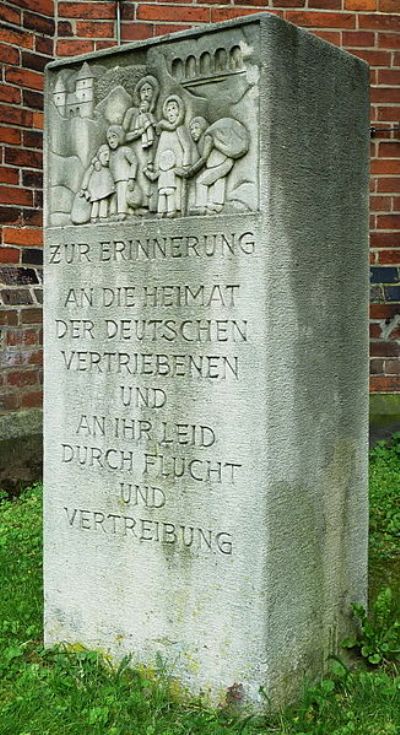  г. Лангенхаген. Памятник депортированным немцам после Второй мировой войны.