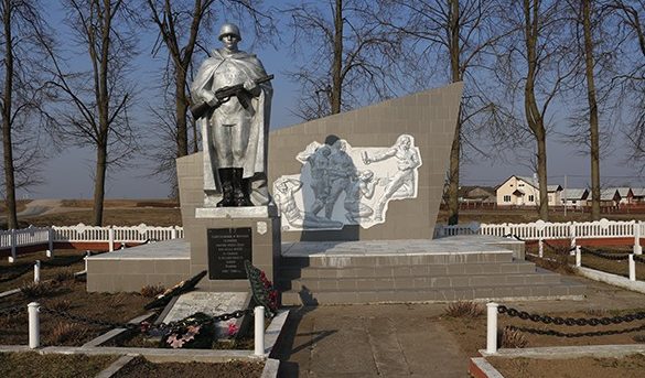 Агрогородок Словатичи Зельвенского р-на. Мемориал советским воинам. 