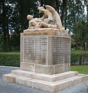 Коммуна Лоруп. Памятник землякам, погибшим в годы обеих мировых войн. 