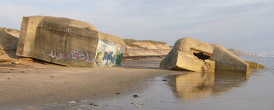 Остатки бункеров на Серебряном пляже. 