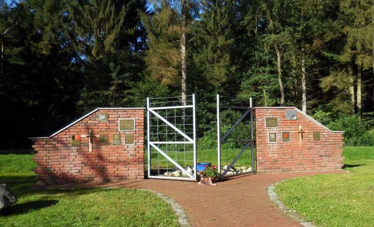 п. Остерхайде. Памятник на месте концлагерей «Stalag XIB» и «Stalag 357».
