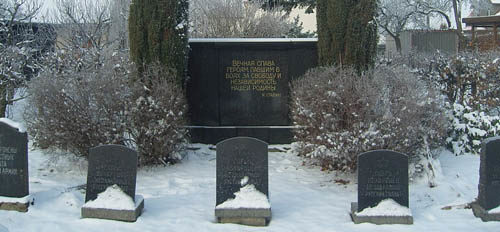 д. Коттмарсдорф. Памятник, установленный на братской могиле, в которой похоронено 47 советских воинов.