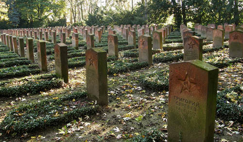 г. Лейпциг. Военное кладбище, где похоронено 1 758 советских военнопленных.